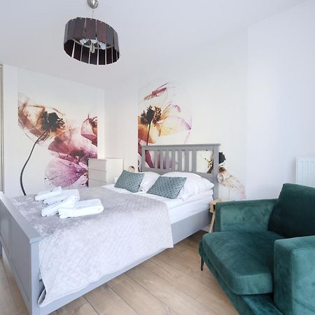 Apartamentyprzymorzu Baltycki Z Miejscem Postojowym I Ogrodkiem Kołobrzeg Esterno foto