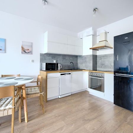 Apartamentyprzymorzu Baltycki Z Miejscem Postojowym I Ogrodkiem Kołobrzeg Esterno foto