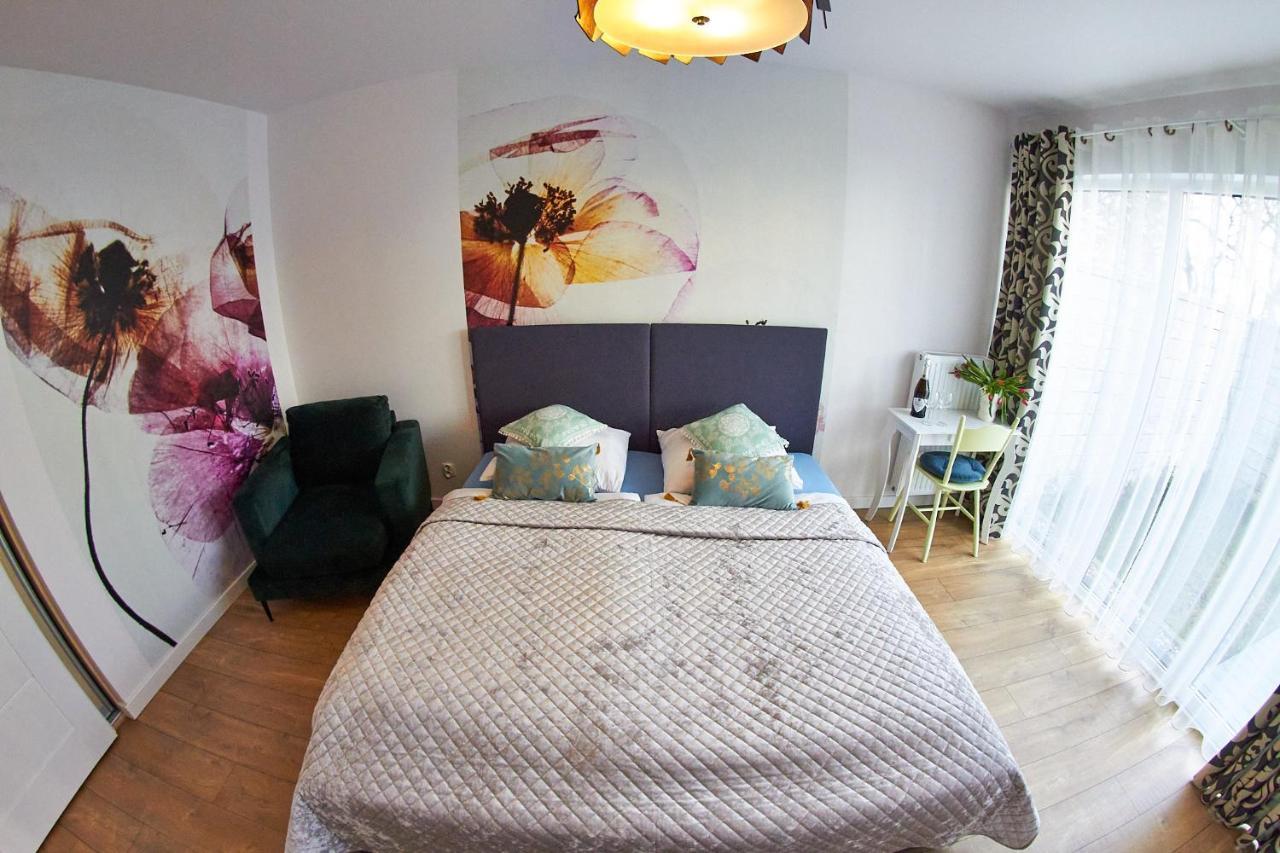 Apartamentyprzymorzu Baltycki Z Miejscem Postojowym I Ogrodkiem Kołobrzeg Esterno foto