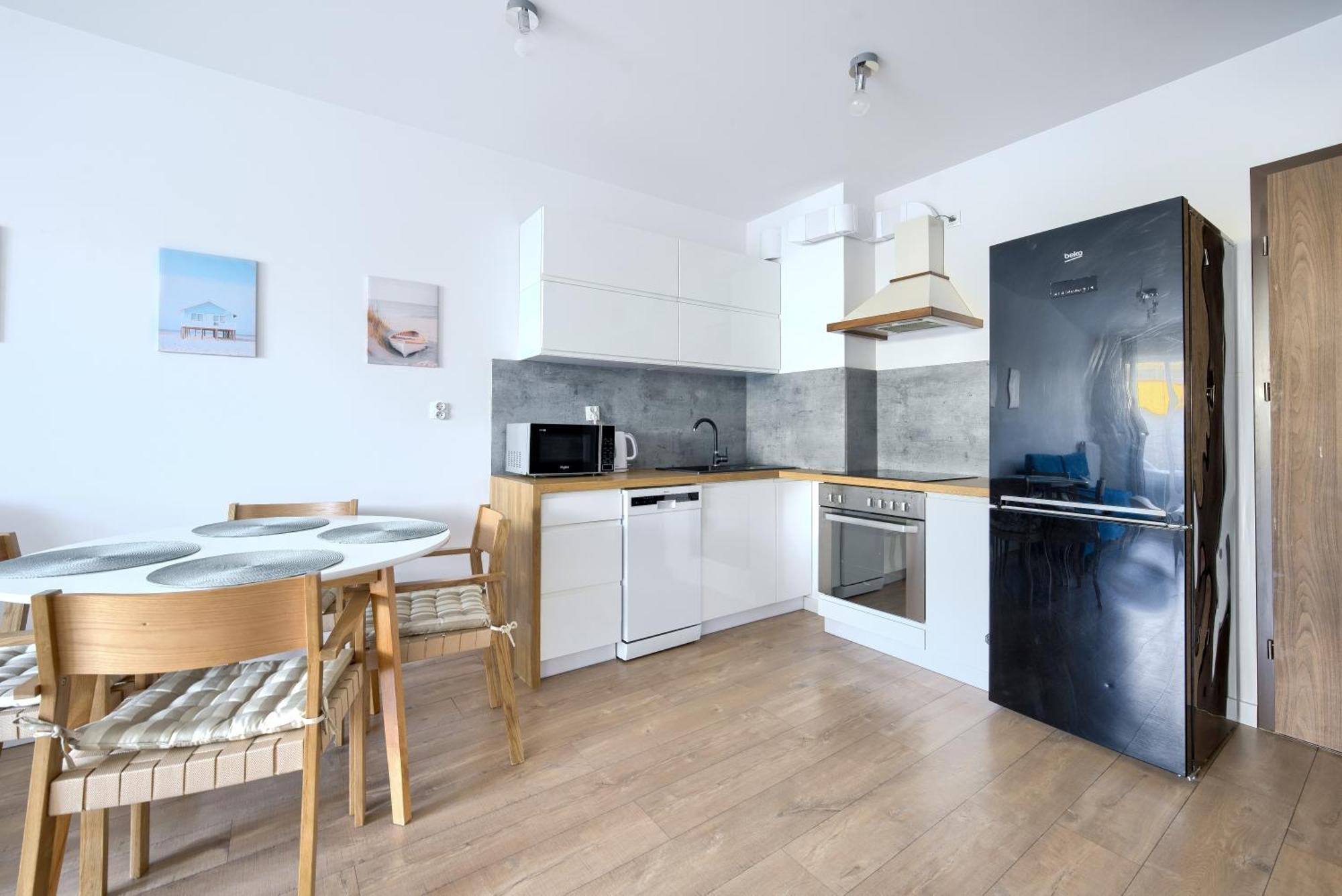 Apartamentyprzymorzu Baltycki Z Miejscem Postojowym I Ogrodkiem Kołobrzeg Esterno foto